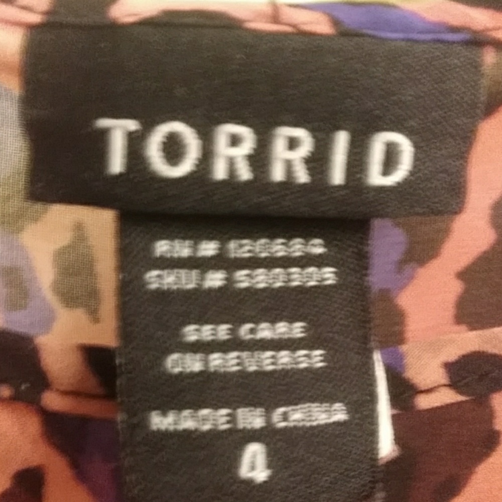 Torrid -  Beautiful Cold Shoulder Top - Picture 3 of 5